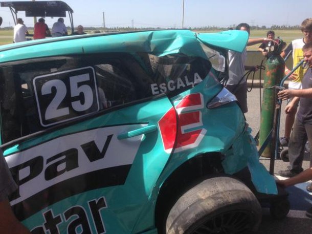 Así quedo la parte de atrás de su auto