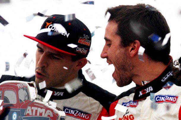 Rossi y Guerrieri festejaban en el podio de Olavarria