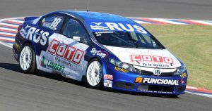 LARRAURI SE LLEVÓ LA PRIMERA SERIE DE CLASE 3