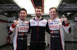 POLE DE TOYOTA Y PECHITO EN CHINA