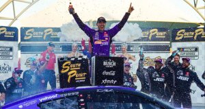 DENNY HAMLIN ES EL PRIMER CLASIFICADO A LA RONDA DE 4