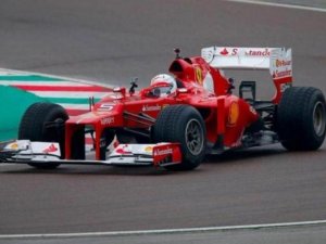 VETTEL Y SU PRIMERA VEZ DE ROJO