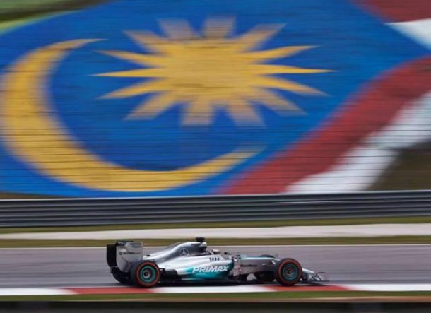 Los Mercedes marcaron el rumbo en Malasia