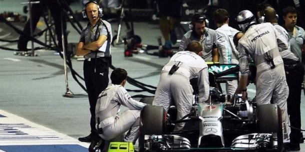 Rosberg, en los pits.