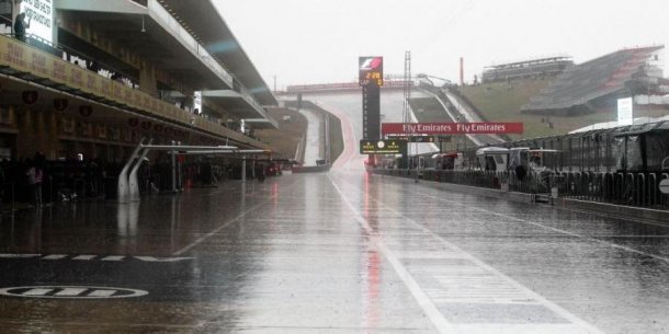 La calle de boxes, desierta