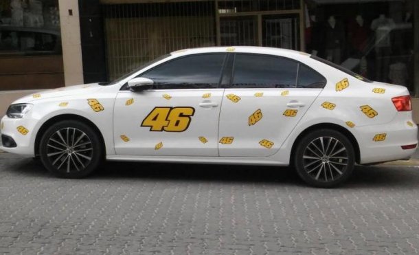 El auto de un fanático argentino, con el número de Valentino Rossi.