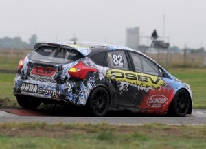 VIDEO: LAMBIRIS, MUY CONFORME CON SU POLE