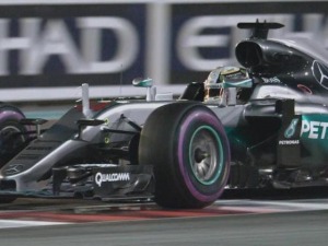 HAMILTON, INTRATABLE, SE LLEVÓ LA POLE