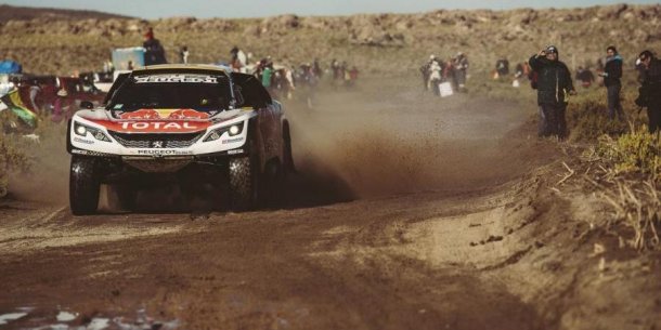 Loeb empieza a acariciar el Dakar 2017