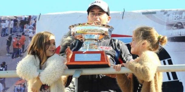 Pernia con sus hijas en el podio. ¿Repetirá el Domingo?