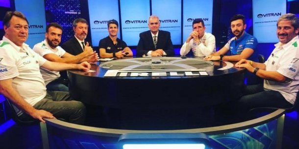 La mesa del programa donde terminan las carreras fue una fiesta para Canapino 