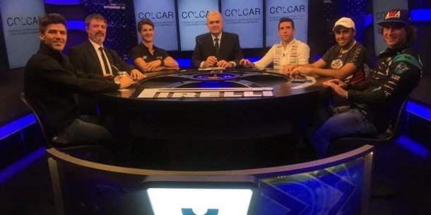 La mesa del programa donde terminan las carreras tuvo un programon
