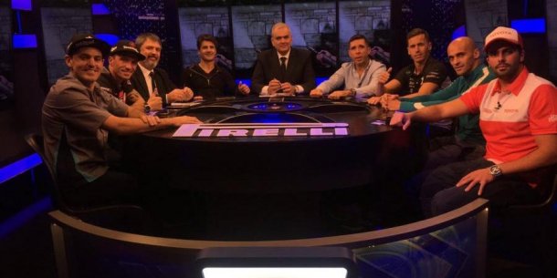 La mesa del programa donde terminan las carreras 