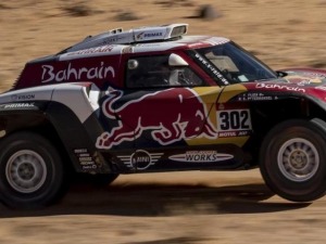 AUTOS, DIA 6: PETERHANSEL LE GANA LA LUCHA A SAINZ