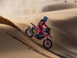 MOTOS: TRIUNFO DE CORNEJO