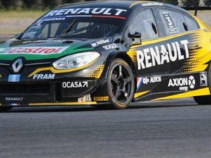 GANO LEO PERNIA EN EL SUPER TC 2000