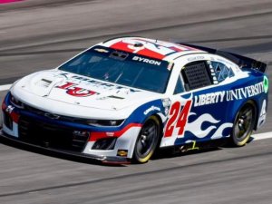 WILLIAM BYRON SE LLEVÓ LA POLE DEL NASCAR EN COTA