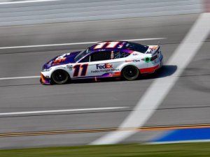 LA CLASIFICACIÓN DEL NASCAR EN TALLADEGA FUE PARA DENNY HAMLIN