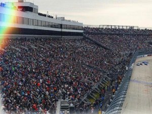 LLUVIA Y POLE DE KYLE BUSCH EN DOVER