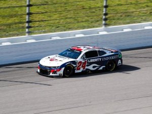 WILLIAM BYRON LARGARÁ DESDE EL PRIMER LUGAR EN KANSAS