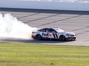 DENNY HAMLIN LOGRÓ EL PRIMER ÉXITO EN LA TEMPORADA