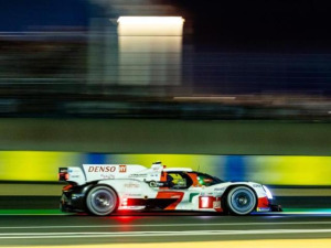 EL TOYOTA #7 DE "PECHITO" LÓPEZ DENTRO DEL TOP 3 EN UNA NUEVA SALIDA EN LE MANS