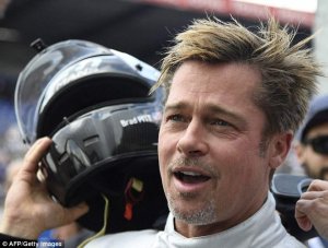 BRAD PITT SE SUBE A UN F1 EN SILVERSTONE 