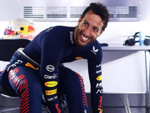 RICCIARDO REEMPLAZARÁ A DE VRIES EN ALPHATAURI