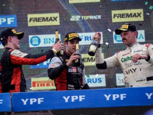 A FALTA DE UNA FECHA, EL CAMPEONATO DE TOP RACE AL ROJO VIVO 