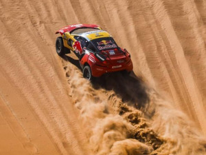 LOEB GANÓ LA MARATÓNICA ETAPA 6 Y SAINZ TOMÓ EL LIDERATO EN LA GENERAL