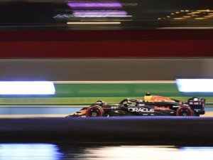 EL TRICAMPEÓN VERSTAPPEN LOGRÓ LA POLE POSITION EN BARÉIN