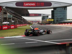 VERSTAPPEN SE AFIRMA TRAS SU DOBLE TRIUNFO EN CHINA