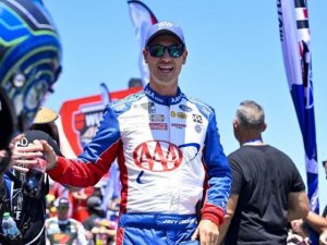 LOGANO GANÓ EN LA VISITA DE NASCAR A TEXAS