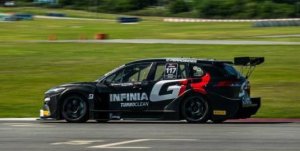 ROSSI VOLÓ EN MERCEDES Y SE LLEVÓ LA POLE