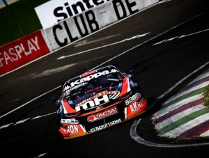 AGUSTIN CANAPINO GANO POR PRIMERA VEZ EN PARANA EN EL TURISMO CARRETERA 