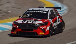 MATIAS ROSSI VOL&Oacute; EN EL ZONDA Y SE ADUE&Ntilde;&Oacute; DE LA POLE