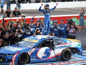 KYLE LARSON ES EL CAMPEON DEL NASCAR CUP SERIES