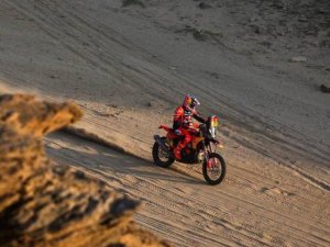 BENAVIDES MARCHA EN EL QUINTO LUGAR ENTRE LAS MOTOS 