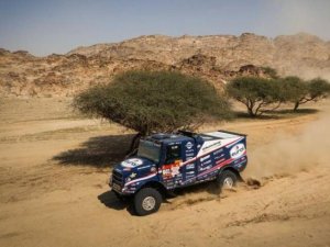 VAN DEN BRINK RECUPERA EL LIDERAZGO EN CAMIONES