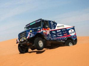 MITCHEL VAN DEN BRINK VOLVIO AL TRIUNFO EN CAMIONES