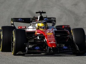 LEWIS HAMILTON FUE EL MAS VELOZ EN EL ULTIMO TEST EN BARCELONA