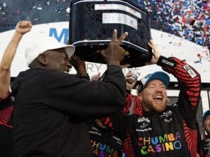 TYLER REDDICK LOGRO UN TRIUNFO HISTORICO EN COTA